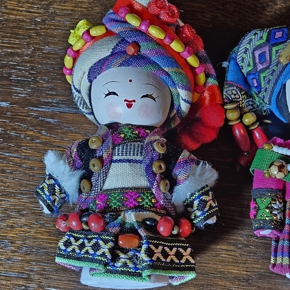 Gorgeous Chinese Dolls in very ornate costume. - Picture 3 of 16